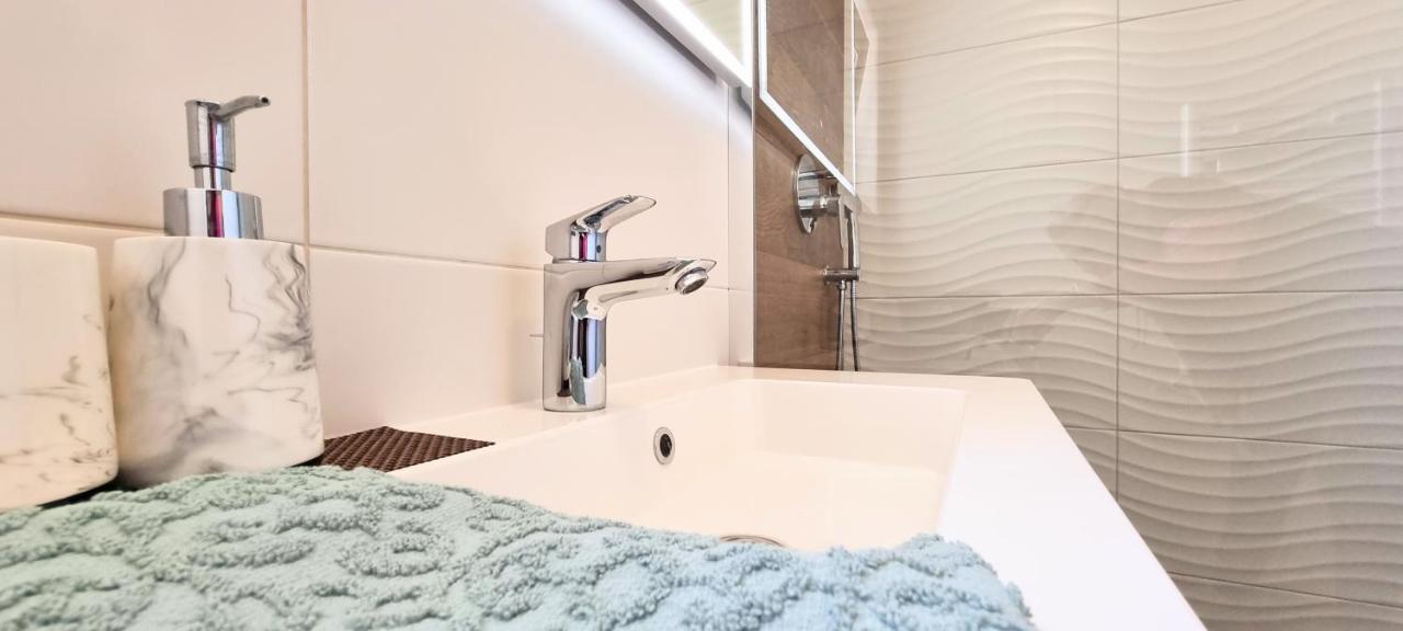 Home Andrea With Infinity Salty Pool Roc Bagian luar foto