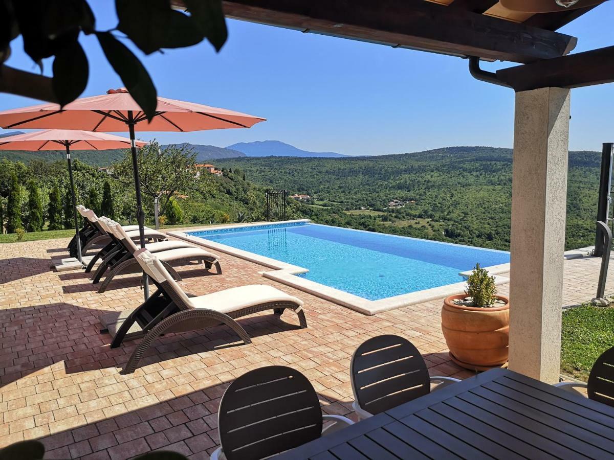 Home Andrea With Infinity Salty Pool Roc Bagian luar foto